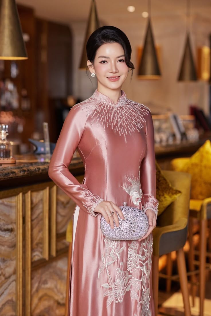 Nổ hũ club slot game, bắn cá, tài xỉu truyền thống lụa hồng pastel đính tia sáng và thêu bạch hạc