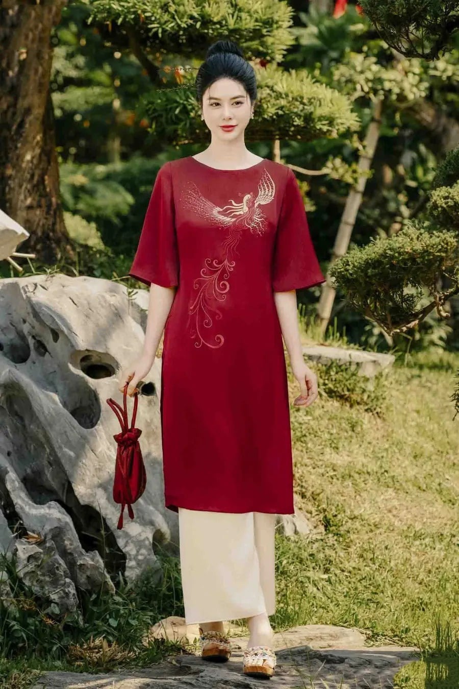 Áo dài cách tân hiện đại, trẻ trung