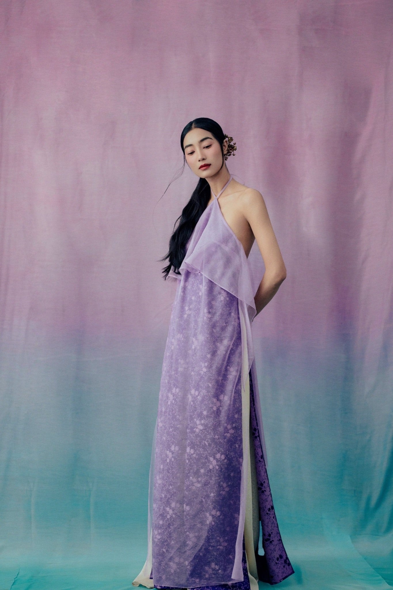 13. Mẫu áo dài tím Lavender cổ yếm xếp tầng mộng mơ