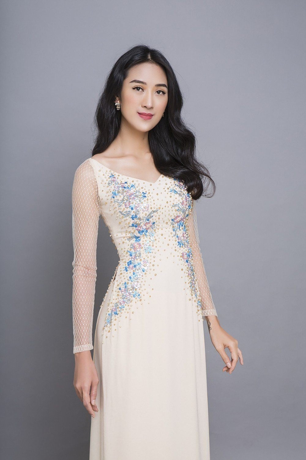 Mẫu 12: Áo dài màu nude đính hoa dây pastel