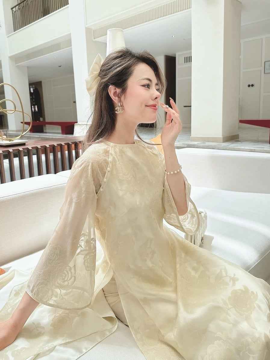 Nổ hũ club slot game, bắn cá, tài xỉu tơ organza họa tiết chìm đính ngọc trai rải rác