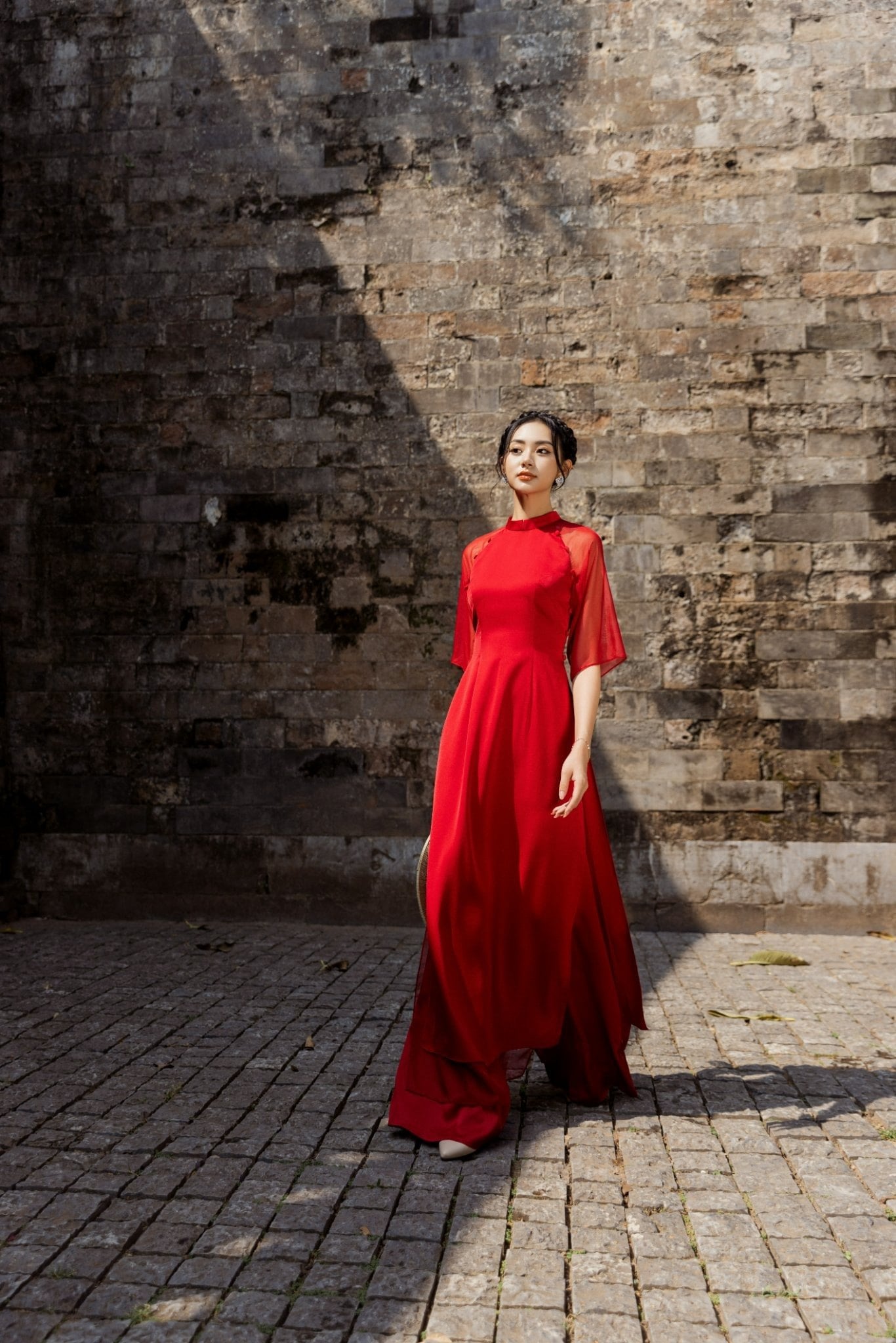 Áo dài đỏ theo chất liệu (Gấm, Lụa, Nhung, Ren...)