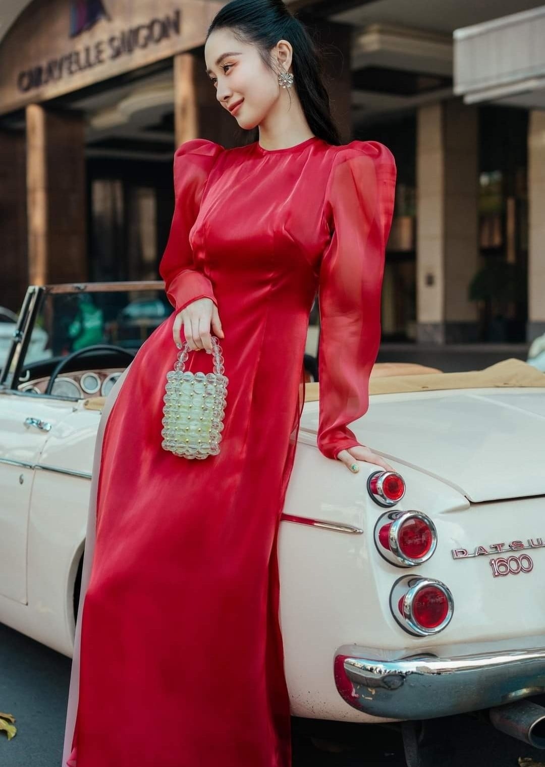 Áo dài đỏ đi tiệc