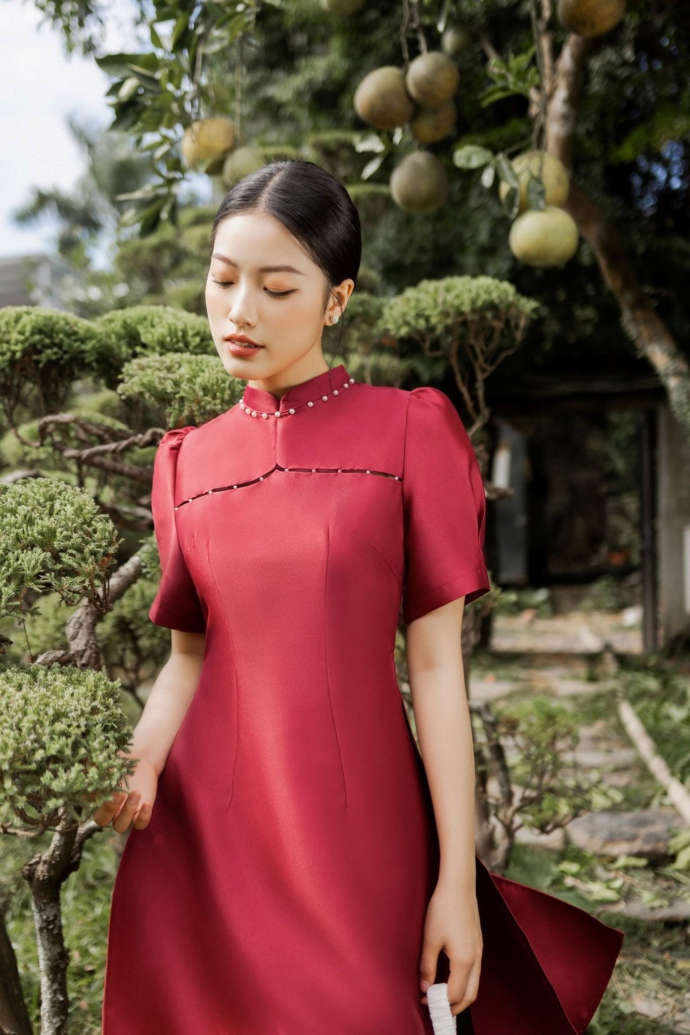 Áo dài đỏ họa tiết