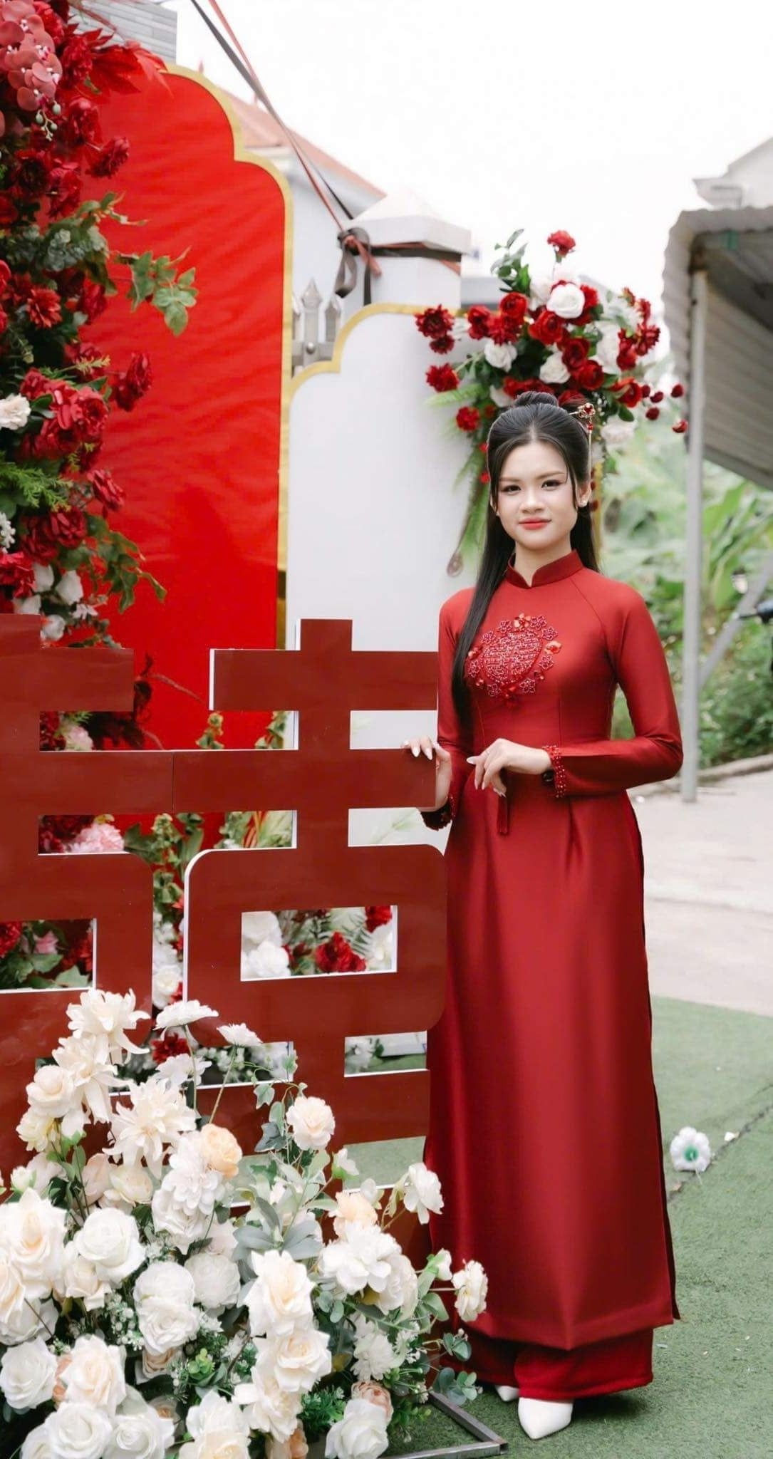 Áo dài đỏ cô dâu