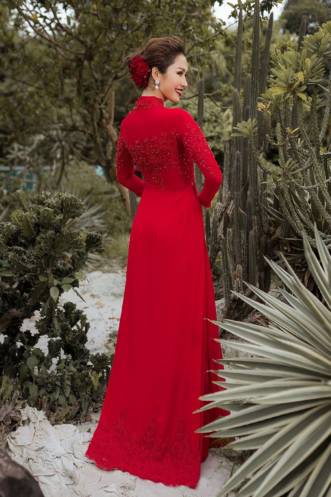 Áo dài đỏ cô dâu