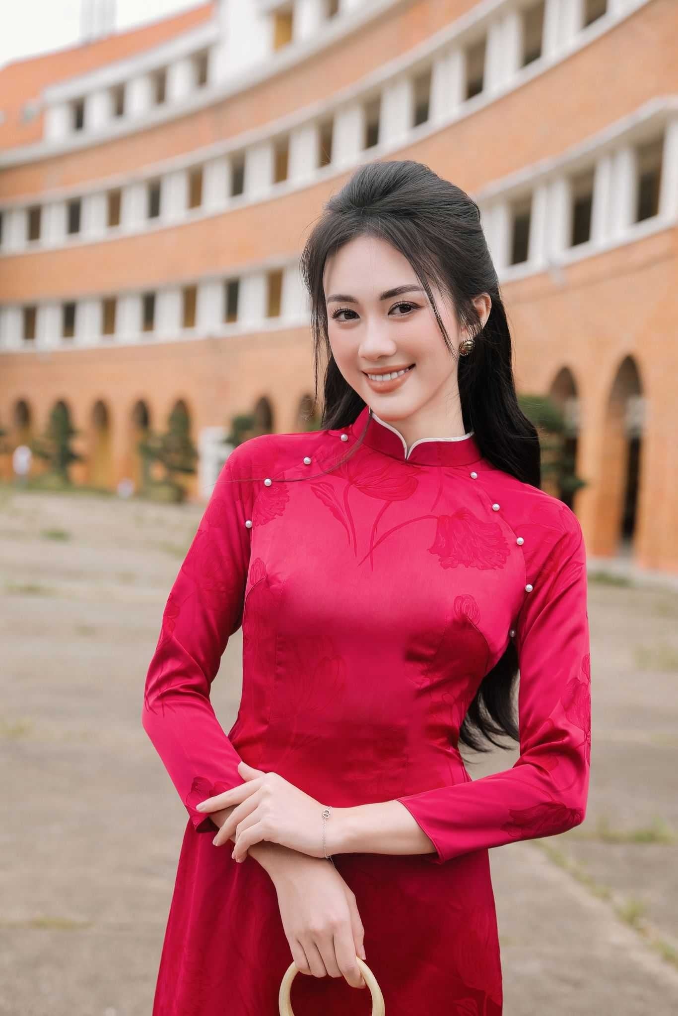 Áo dài gấm là gì?