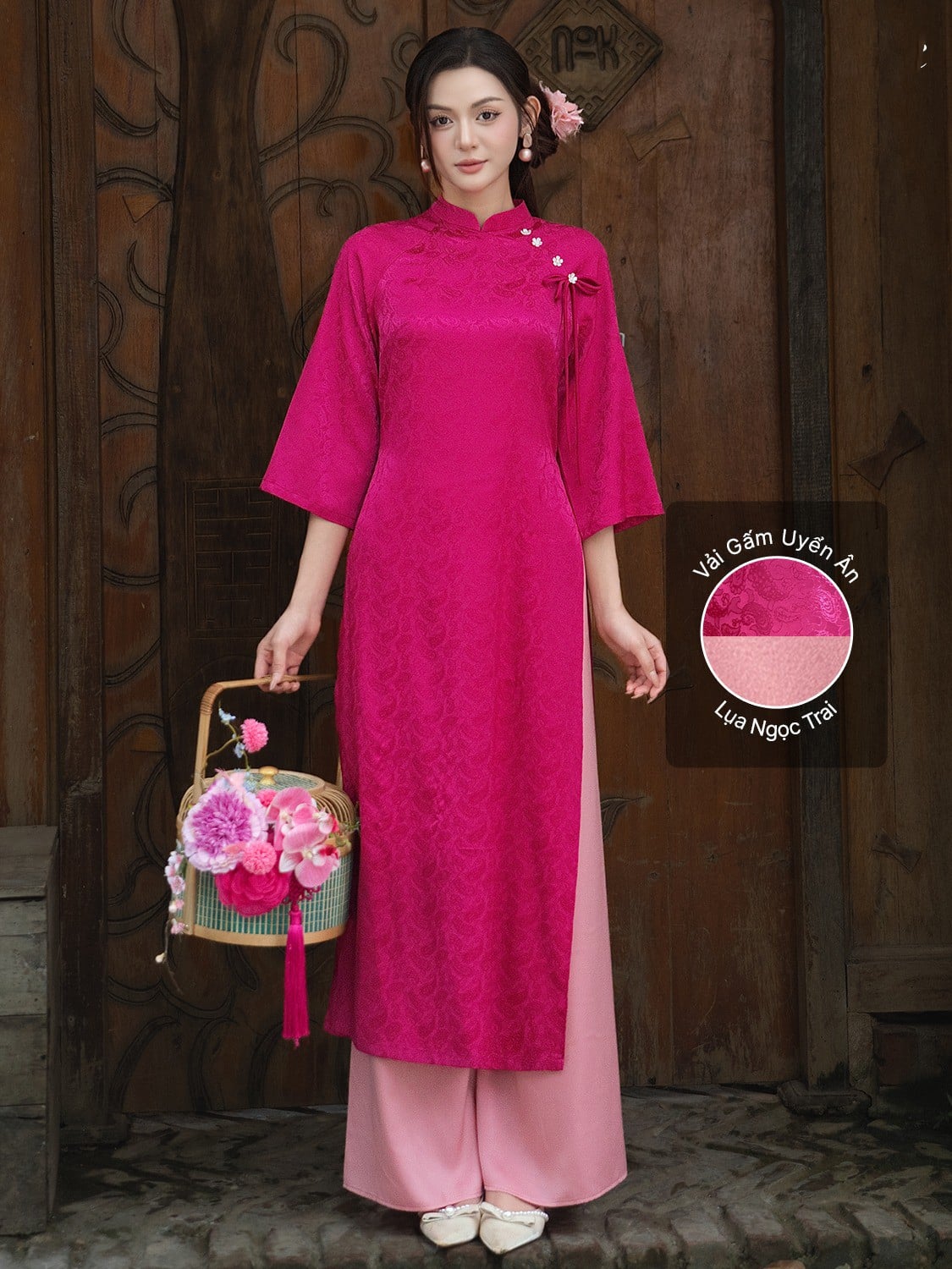 18. Áo dài gấm hồng tím sang trọng
