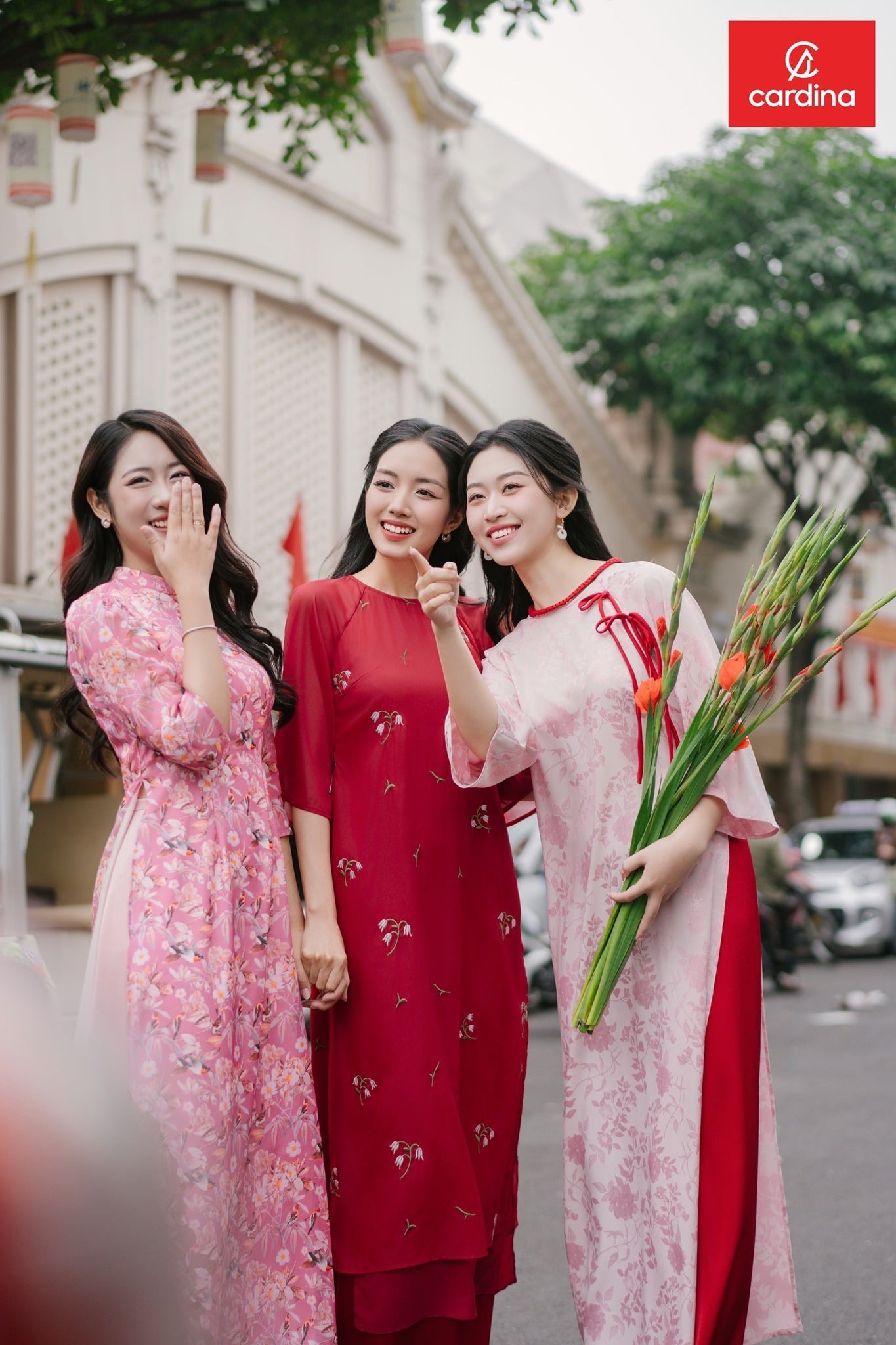 Tại sao áo dài hoa nhí lại được yêu thích đến vậy?