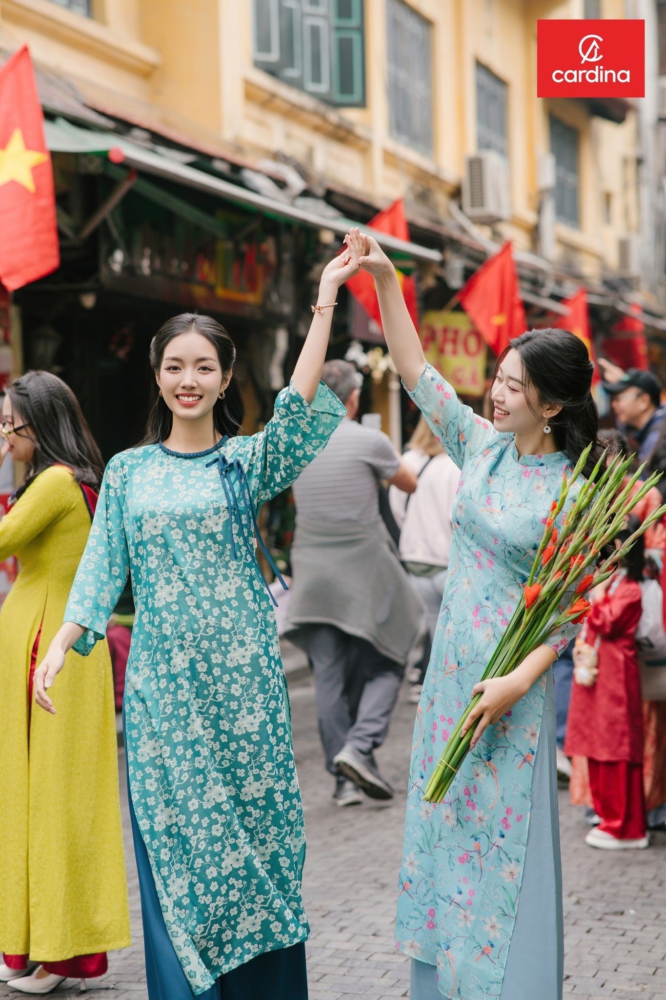 Tại sao áo dài hoa nhí lại được yêu thích đến vậy?