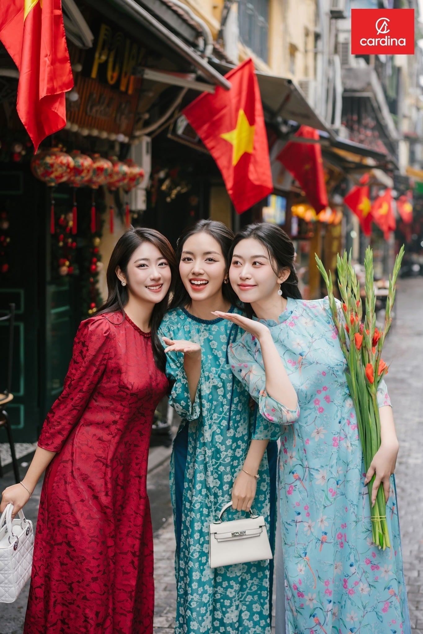 Tại sao áo dài hoa nhí lại được yêu thích đến vậy?