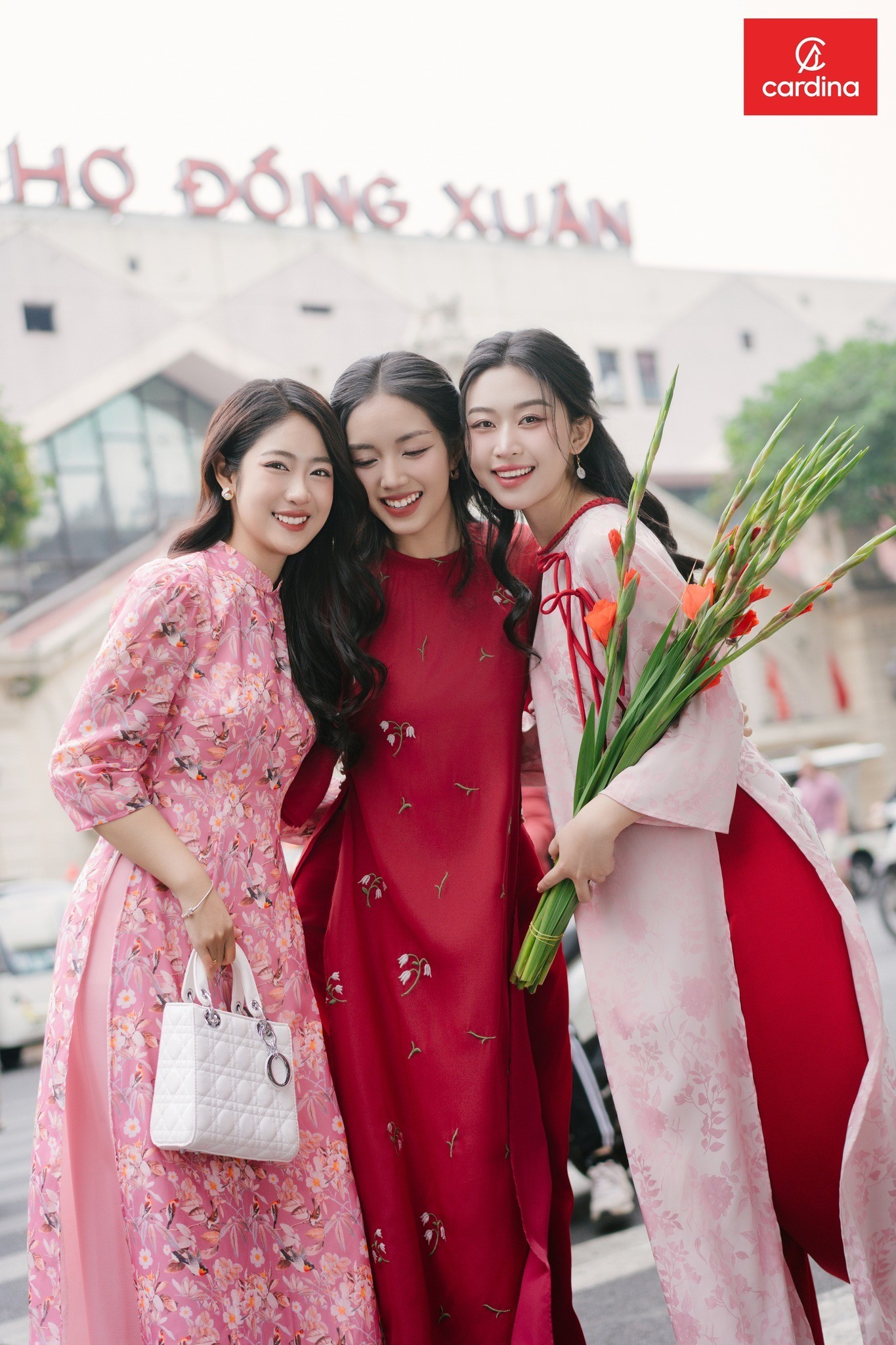 Bí quyết chọn áo dài hoa nhí phù hợp với vóc dáng