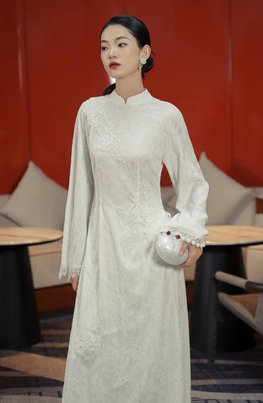 15. Áo Dài Lụa Phối Ren Kim Sa Trắng