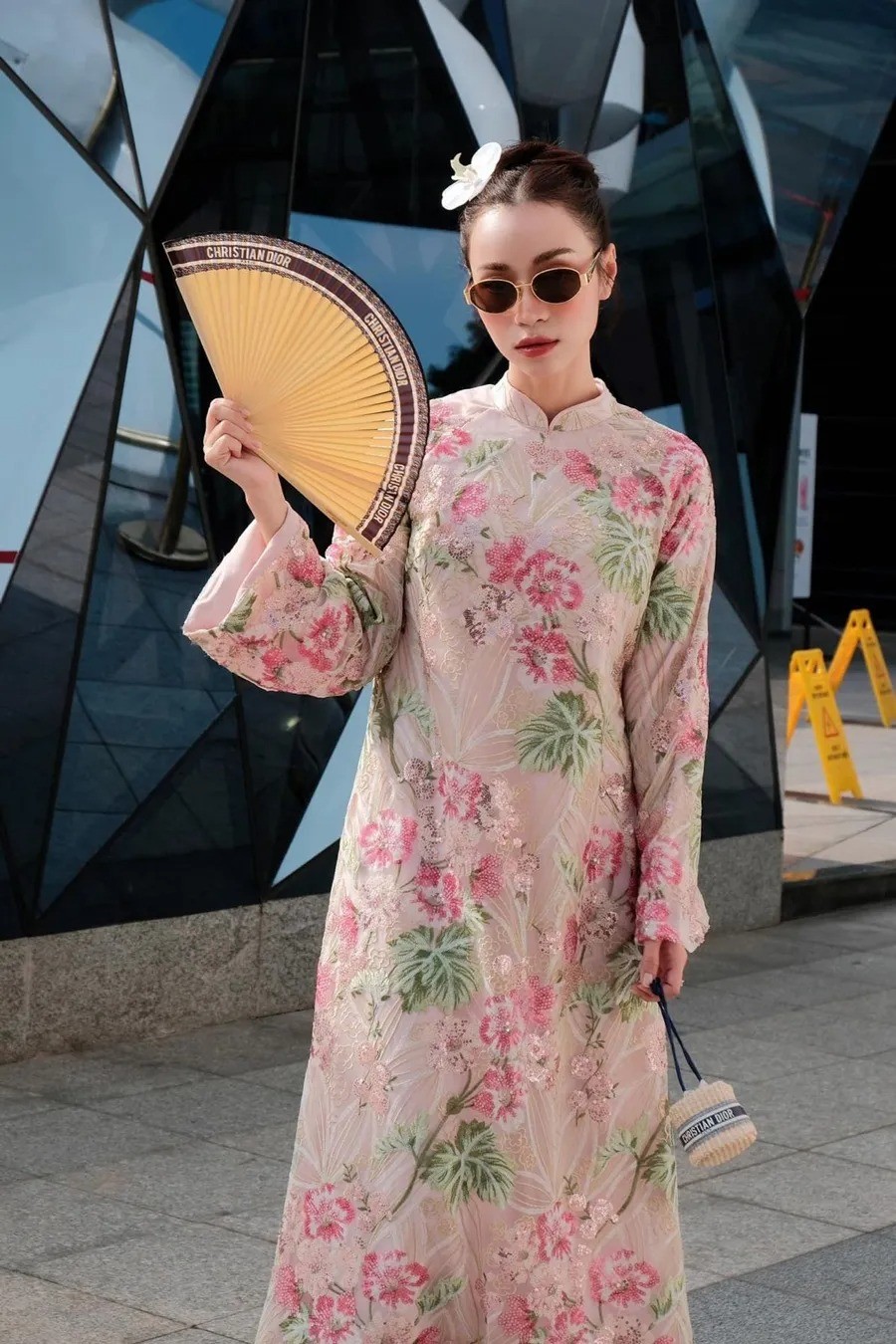 16. Áo Dài Kim Sa Họa Tiết Hoa Cỏ Mùa Xuân