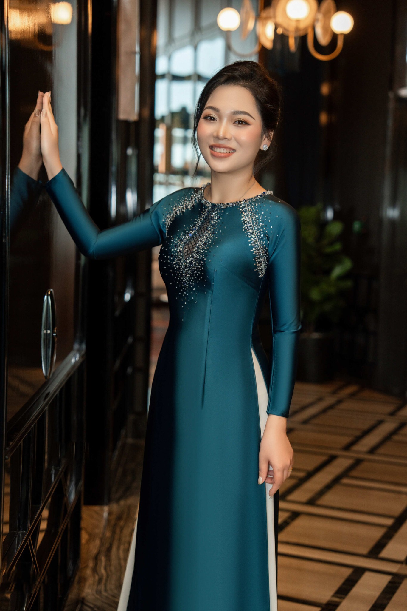 31. Áo dài kim sa cho bà sui