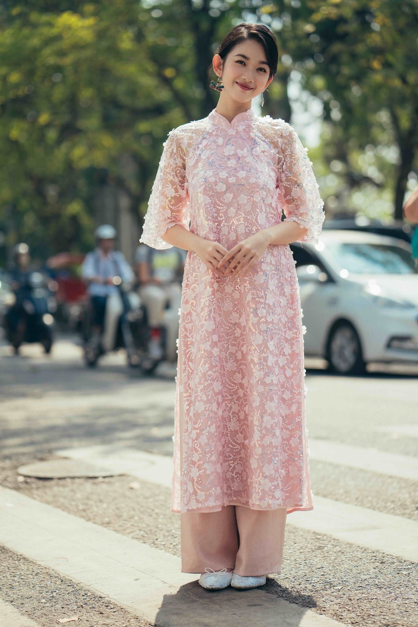 1. Áo Dài Kim Sa Hồng Phấn Hoa Nhí