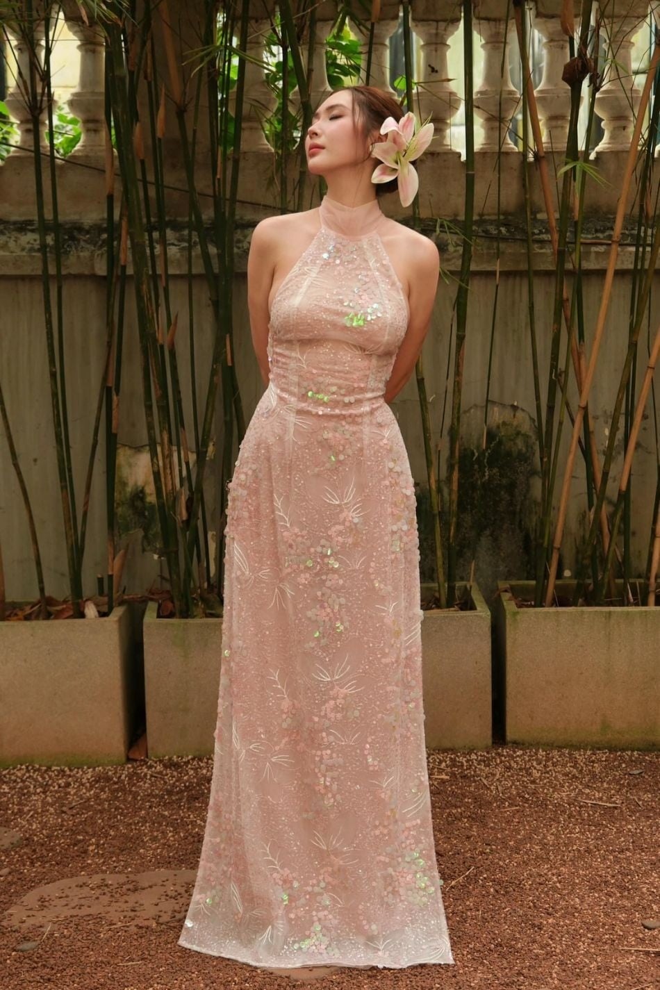 21. Áo Dài Kim Sa Cổ Yếm Cách Tân