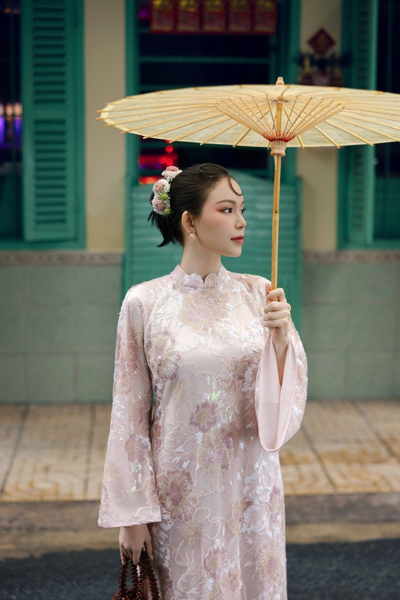 31. Áo dài kim sa cho bà sui