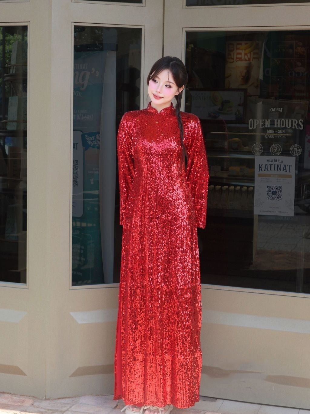 22. Áo Dài Kim Sa Đỏ Rực Rỡ