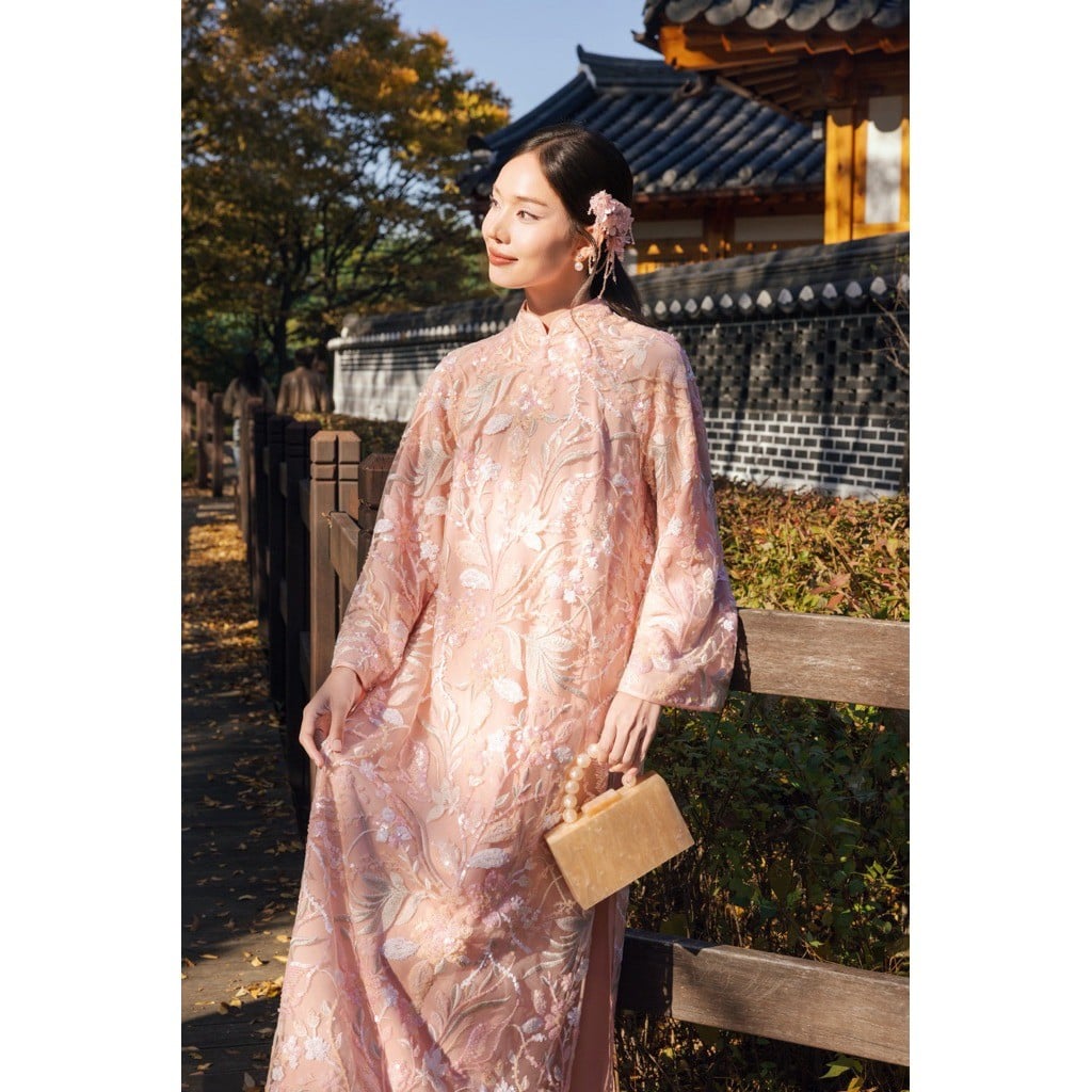 24. Áo Dài Kim Sa Hồng Cam Thêu Hoa Lá