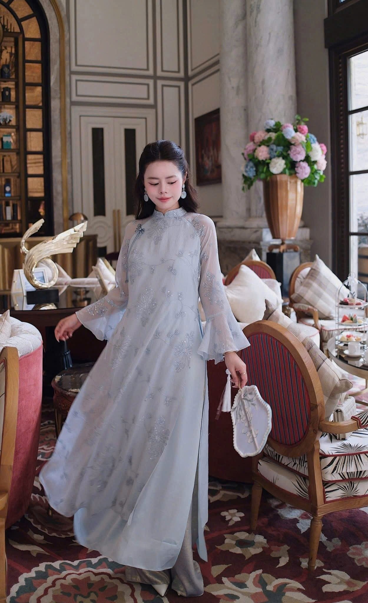 26. Áo Dài Voan Kim Sa Xanh Khói Mộng Mơ