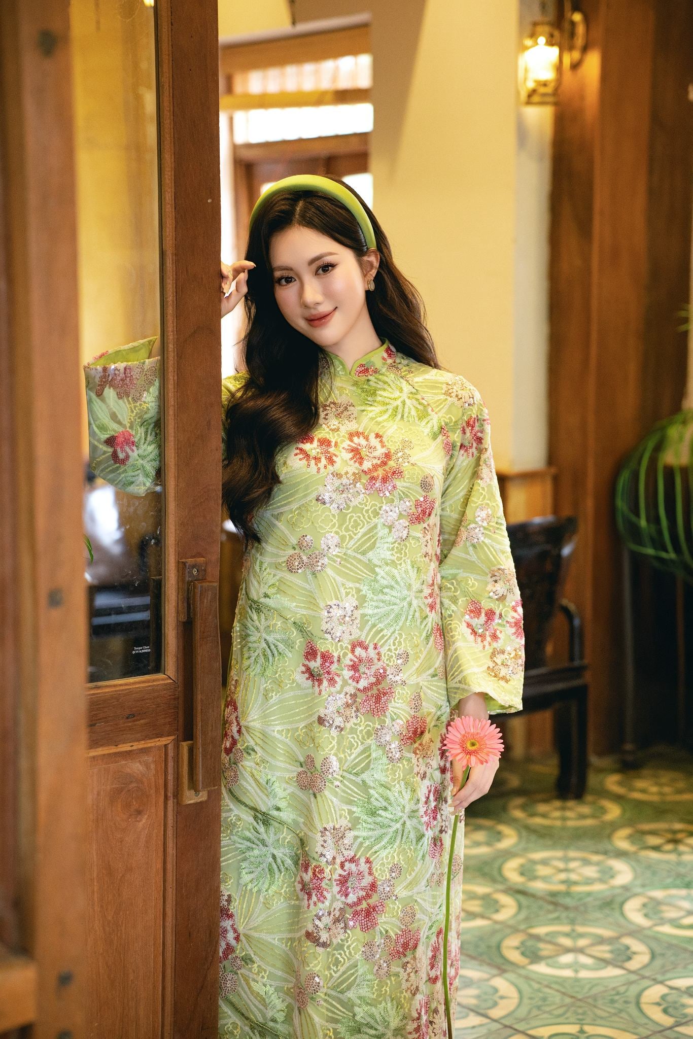 27. Áo dài kim sa dáng suông