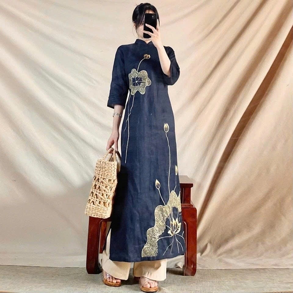 Áo dài linen thêu tay thủ công
