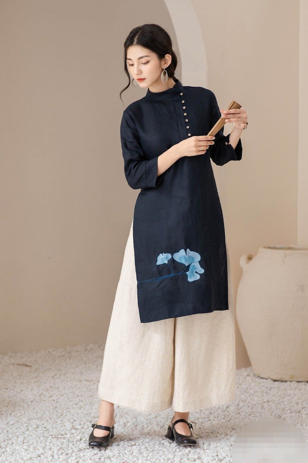 Áo dài linen cách tân cổ tròn, tay lỡ