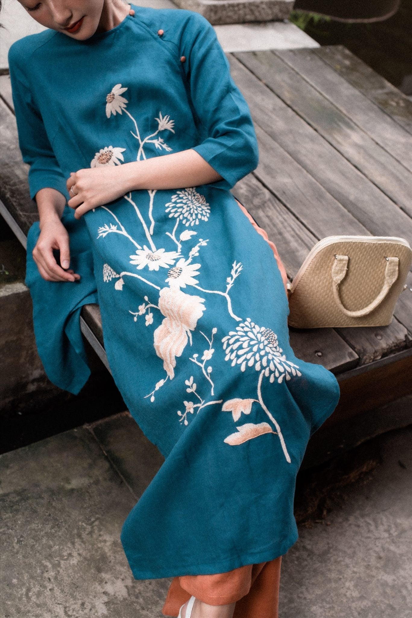 Tại Sao Áo Dài Linen Luôn Được Lòng Phái Đẹp?