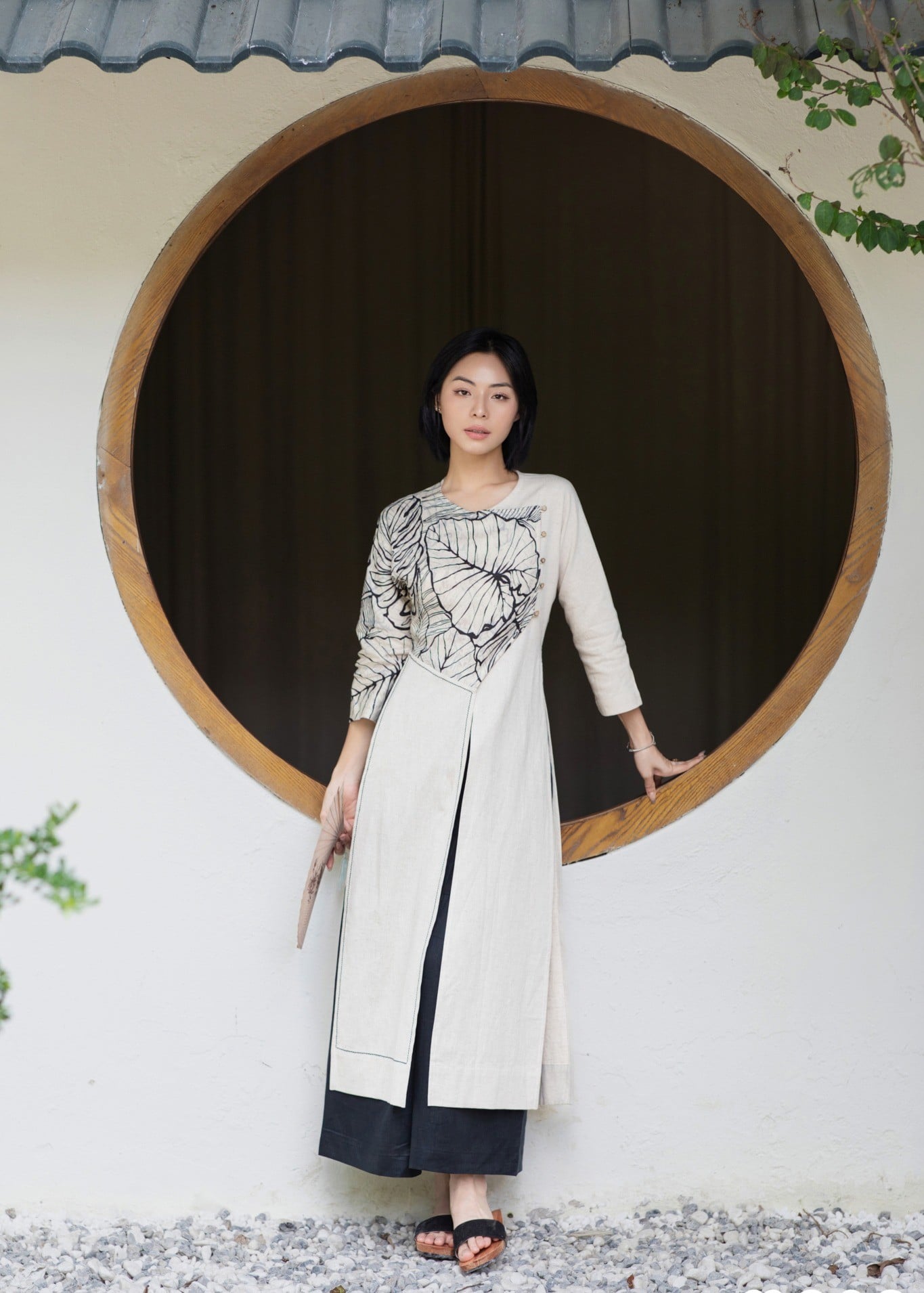 Áo dài linen vẽ tay nghệ thuật