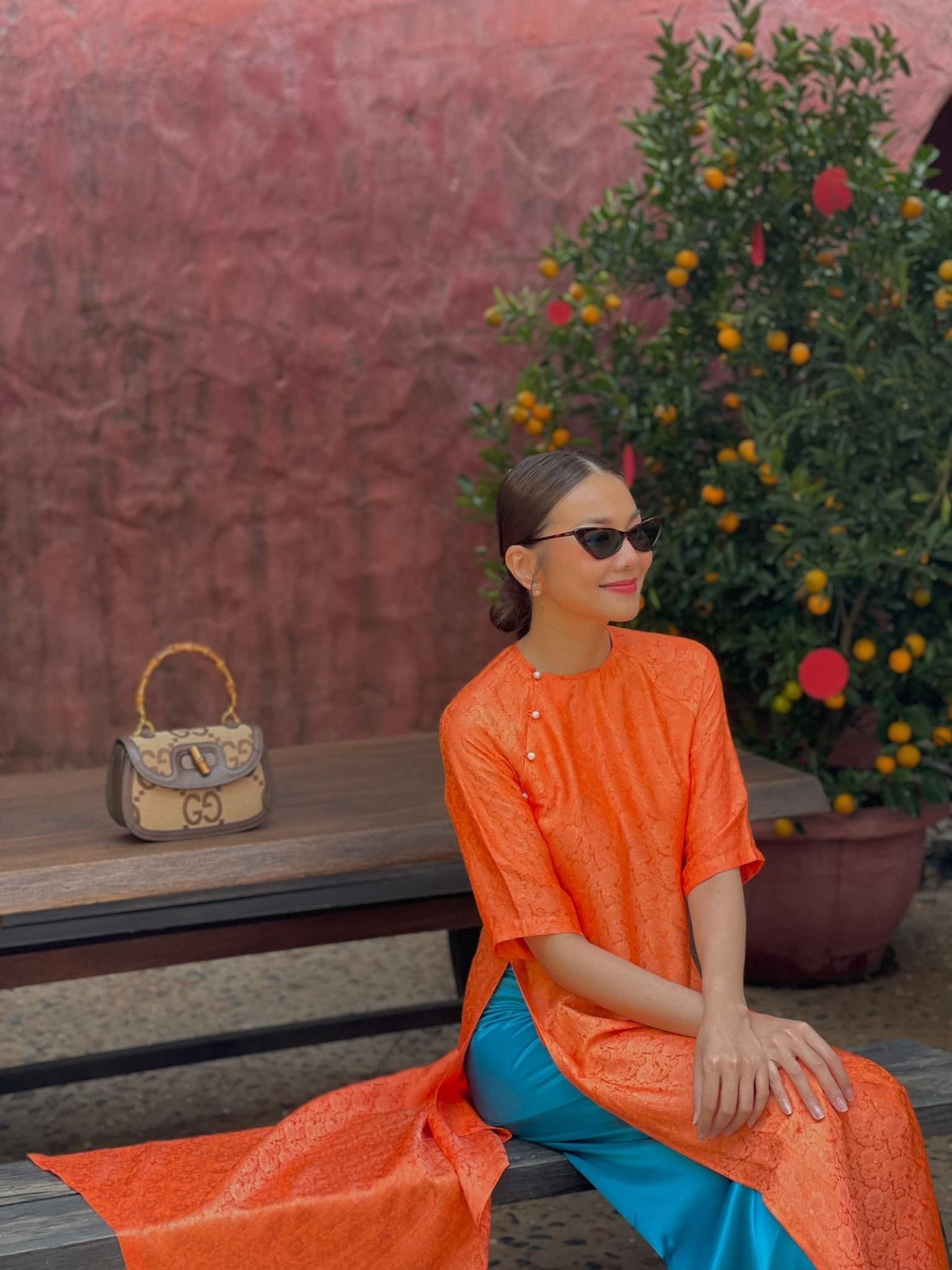 Nên mặc quần áo dài màu gì?