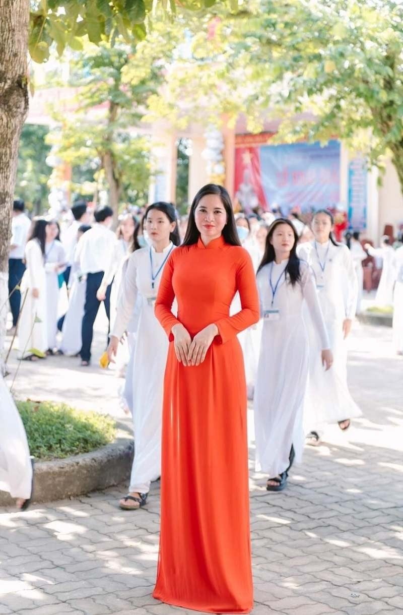 Chọn áo dài màu cam theo vóc dáng