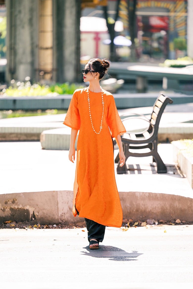 Tại sao áo dài màu cam lại chiếm trọn trái tim phái đẹp?