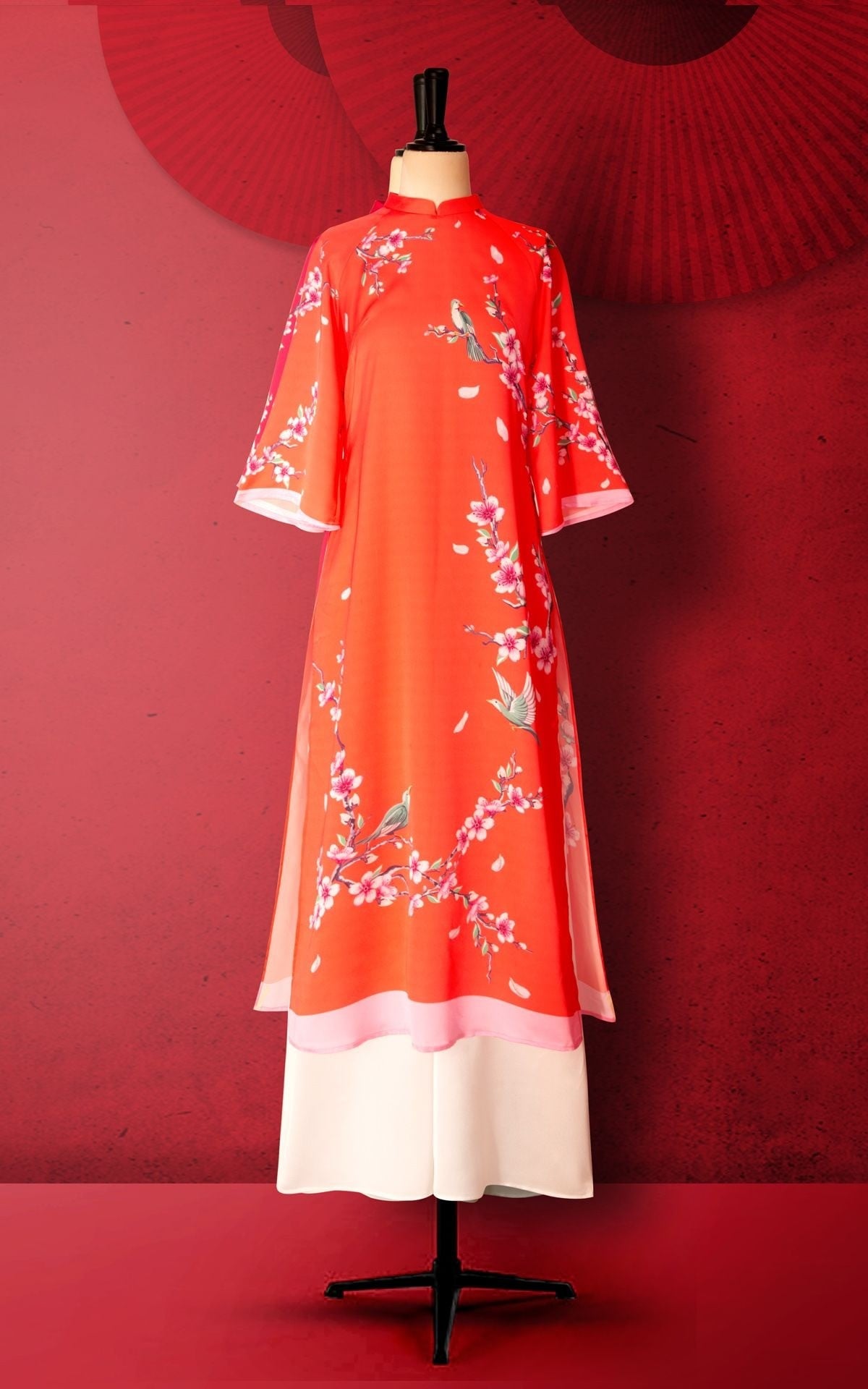 22. Áo dài cách tân 4 tà họa tiết chim và hoa đào