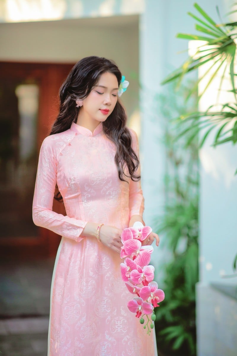 Trang sức đi kèm: Ngọc trai, vàng hay bạc?