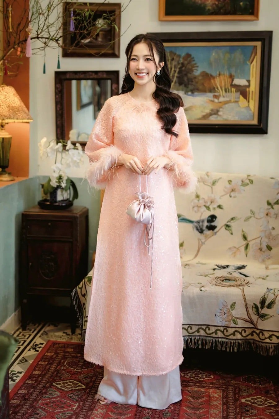 Mẫu 9: Áo dài kim sa phối lông vũ thời thượng