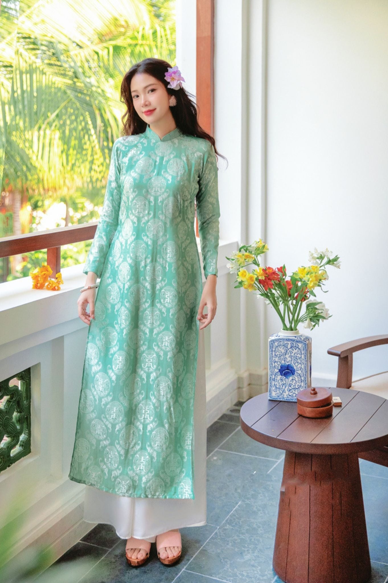 Áo dài Gấm Xanh Ngọc Kiểu Dáng Truyền Thống