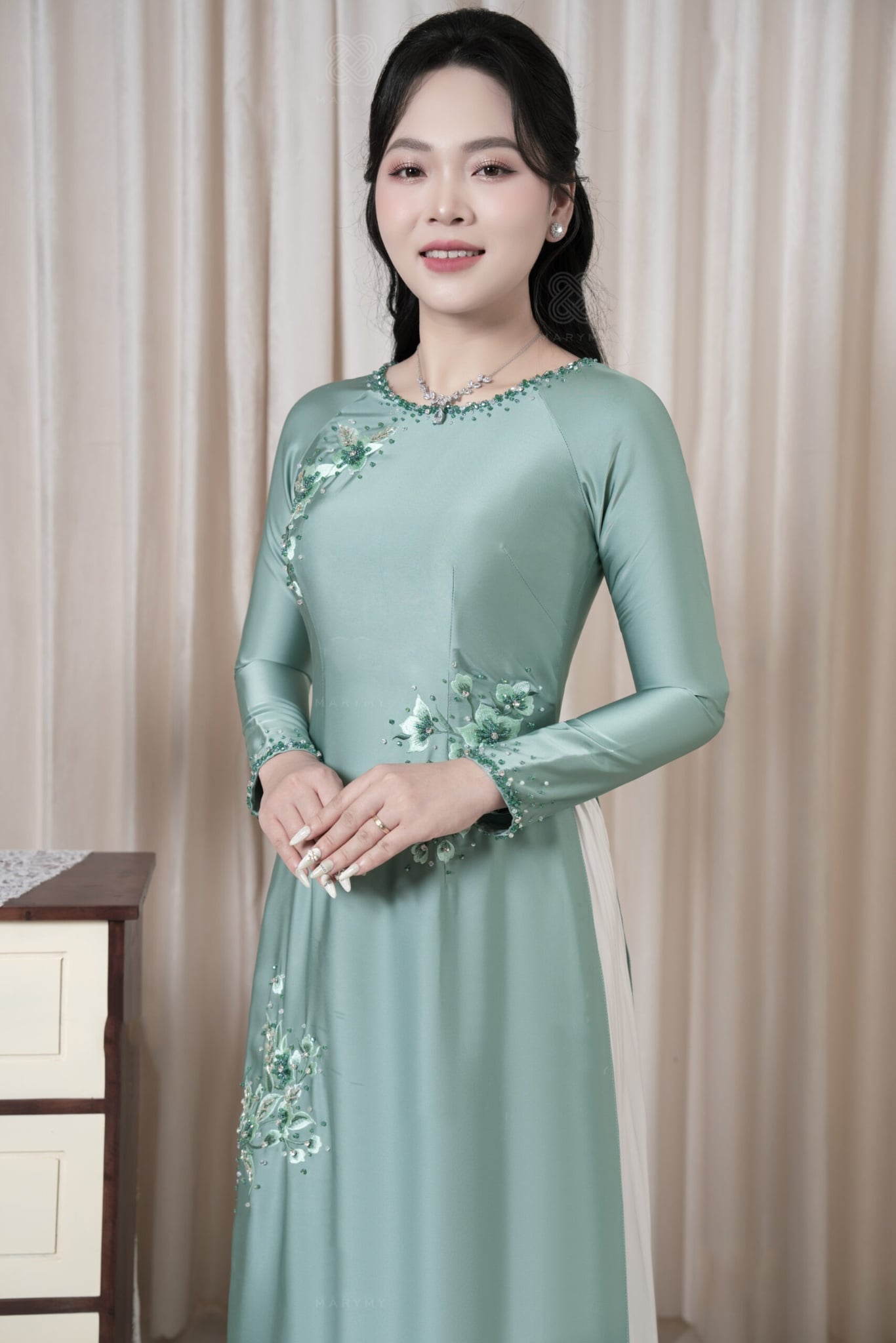 Áo dài Lụa Xanh Rêu Đính Kết Hoa Nổi