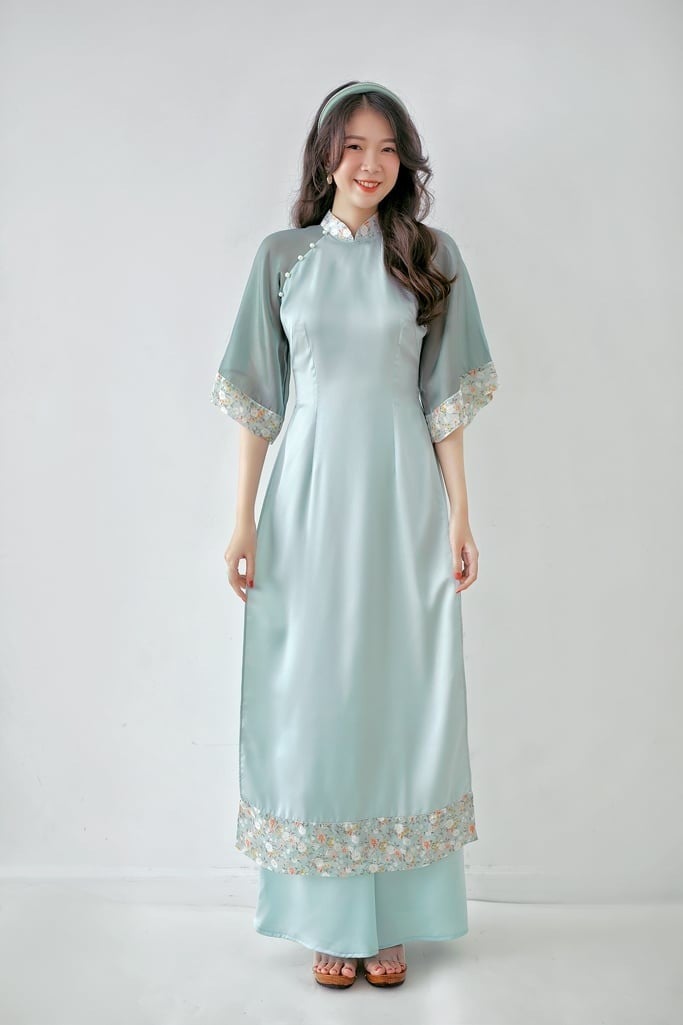 Áo dài Lụa Xanh Bạc Tay Voan Thêu Họa Tiết