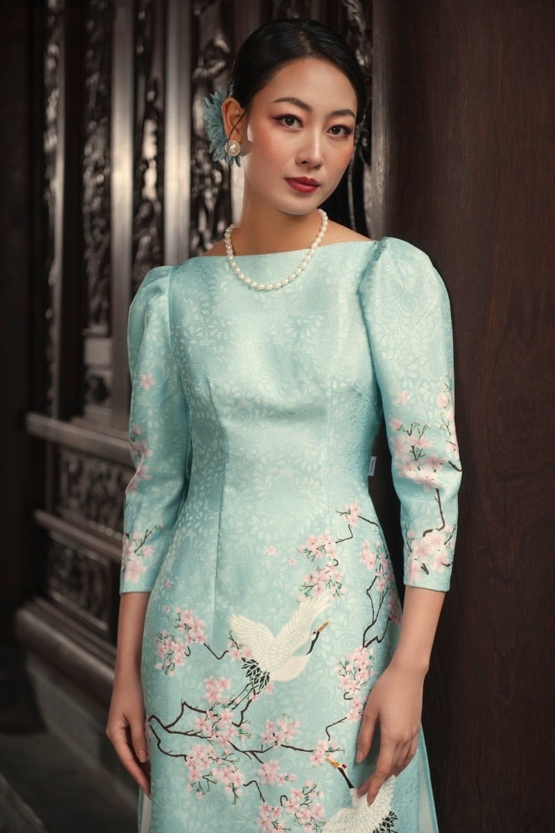 Áo dài Gấm Xanh Ngọc Cổ Vuông Họa Tiết Chim Hạc