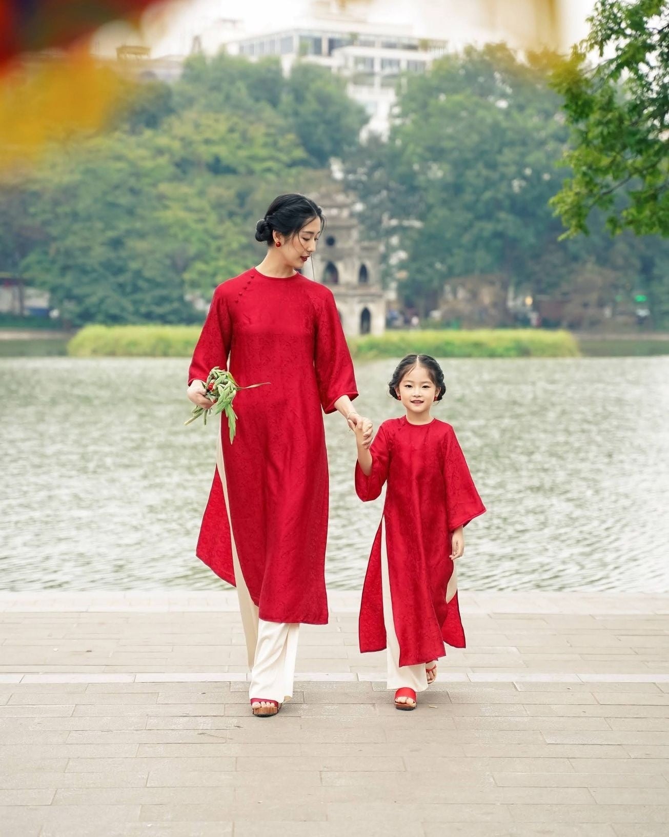 Áo dài cổ tròn/cổ thuyền mẹ và bé