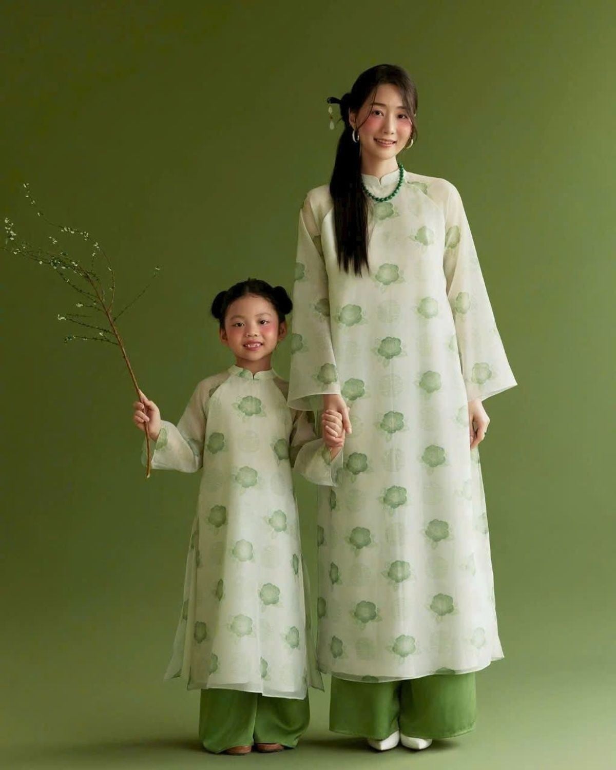 Áo dài 4 tà mẹ và bé