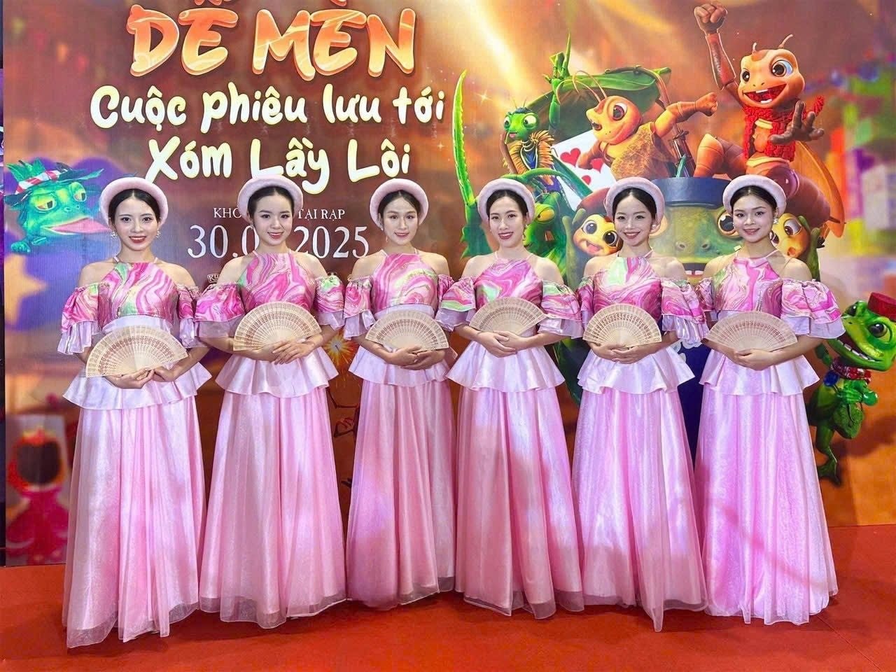8. Áo dài múa cách tân hiện đại