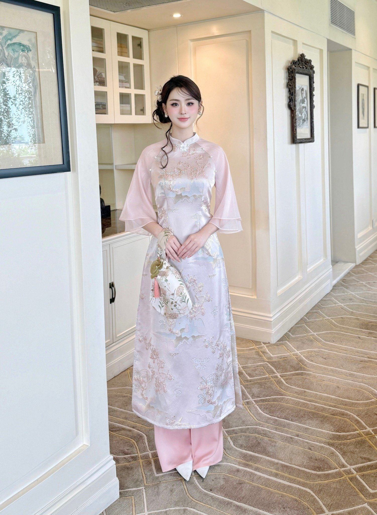 Áo dài phi bóng thêu tay