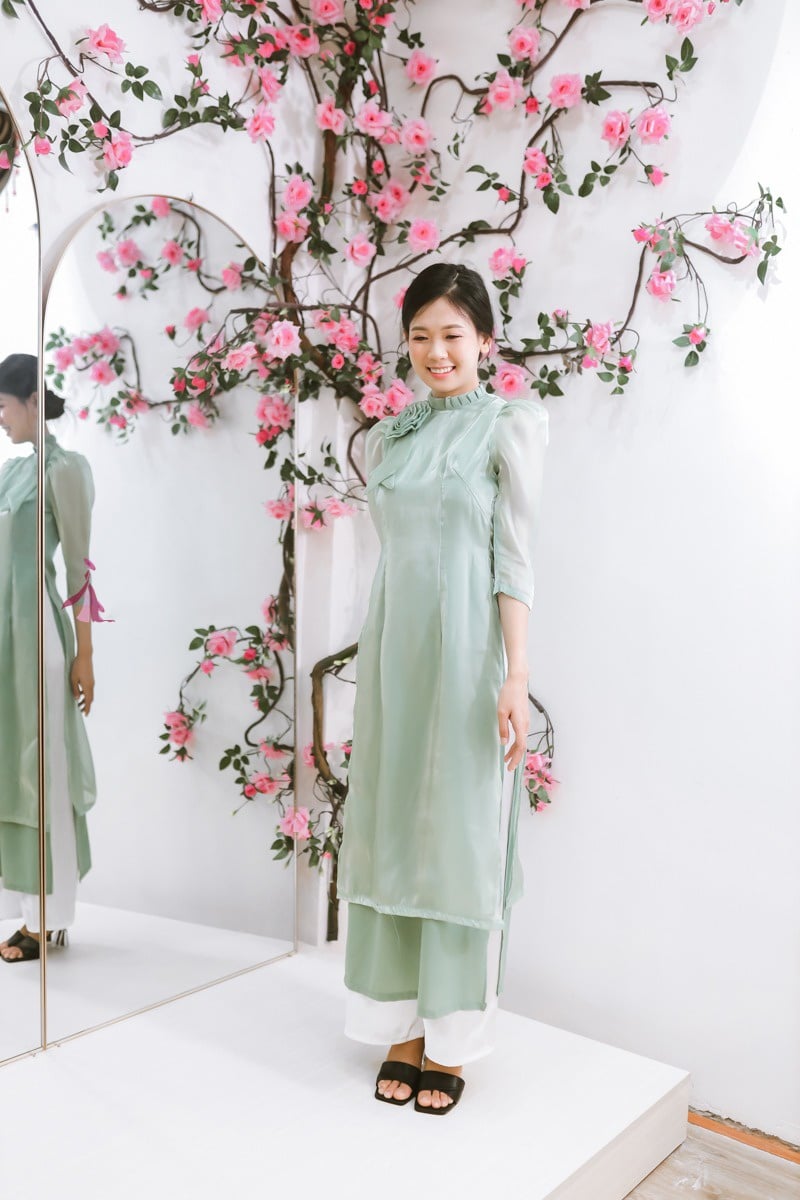 Áo dài phi bóng tay phồng