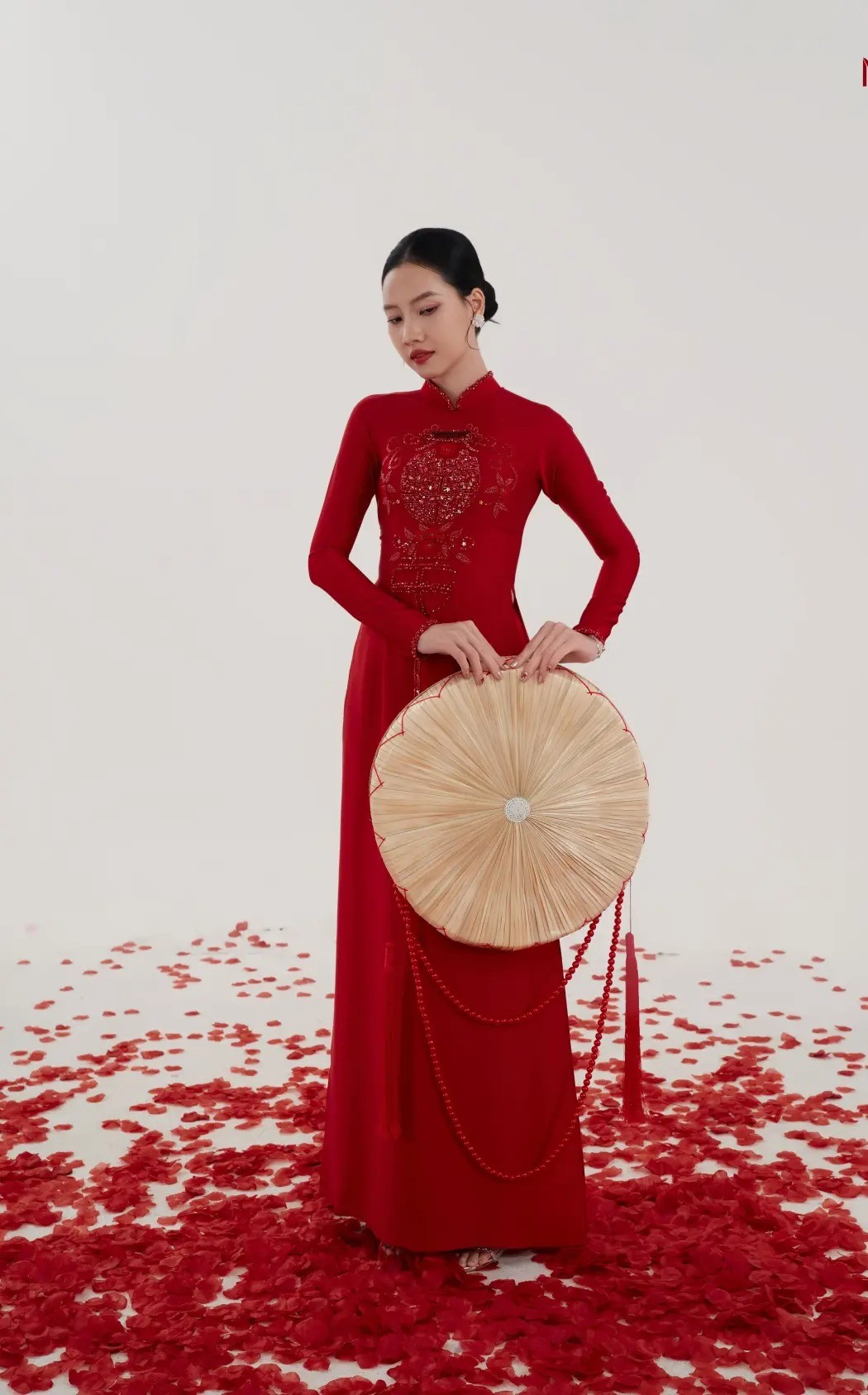 Tại sao áo dài song hỷ trở thành lựa chọn không thể thiếu trong ngày trọng đại?