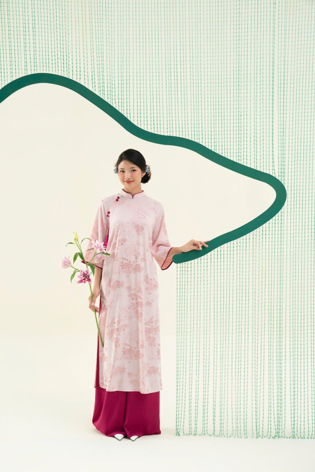 Mẫu 25: Áo dài suông hồng cam họa tiết hoa sen