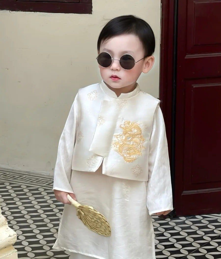 Mẫu áo dài tết cho bé trai cách tân