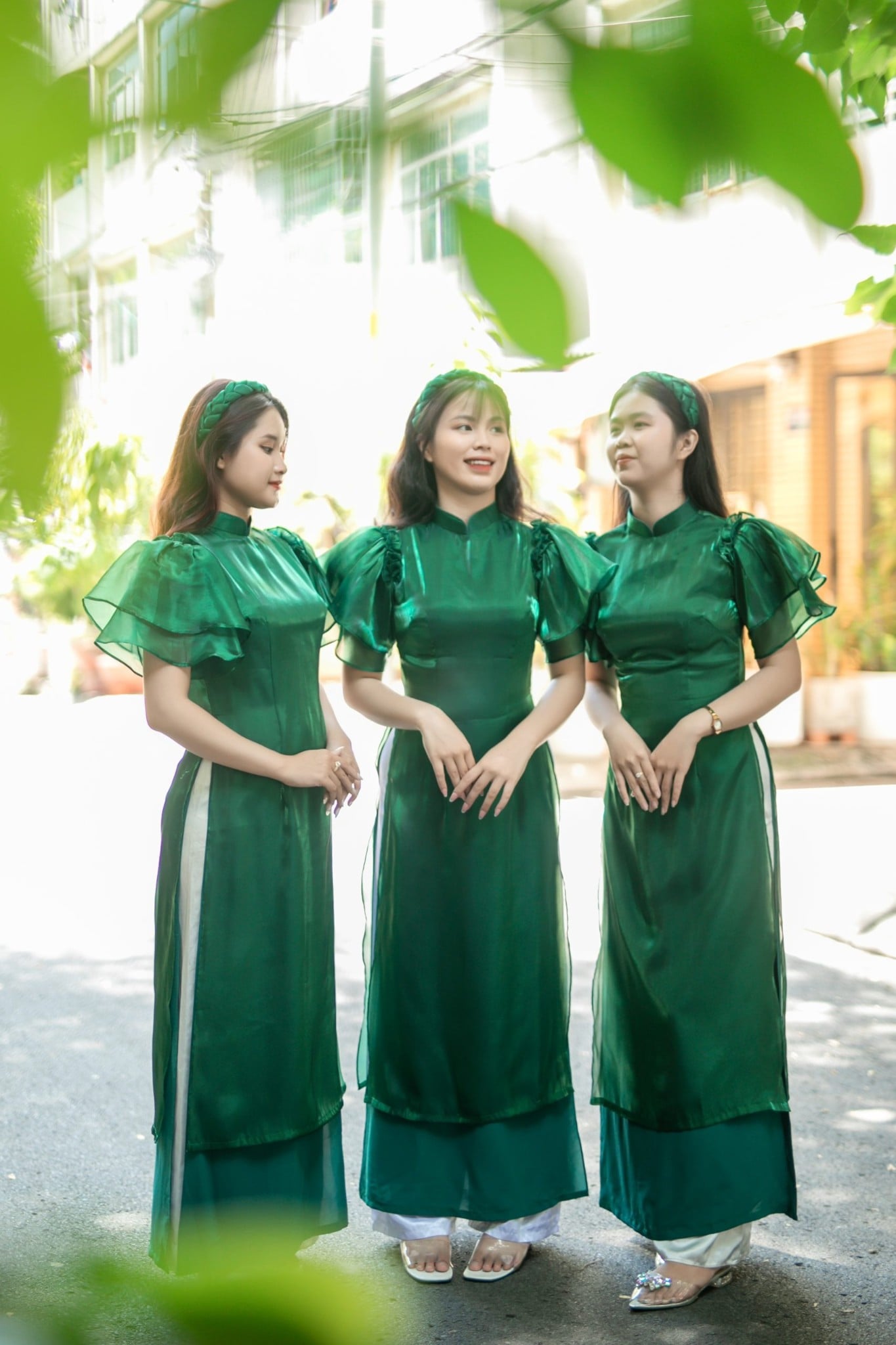 Lựa chọn chất liệu vải may áo dài xanh lá lý tưởng