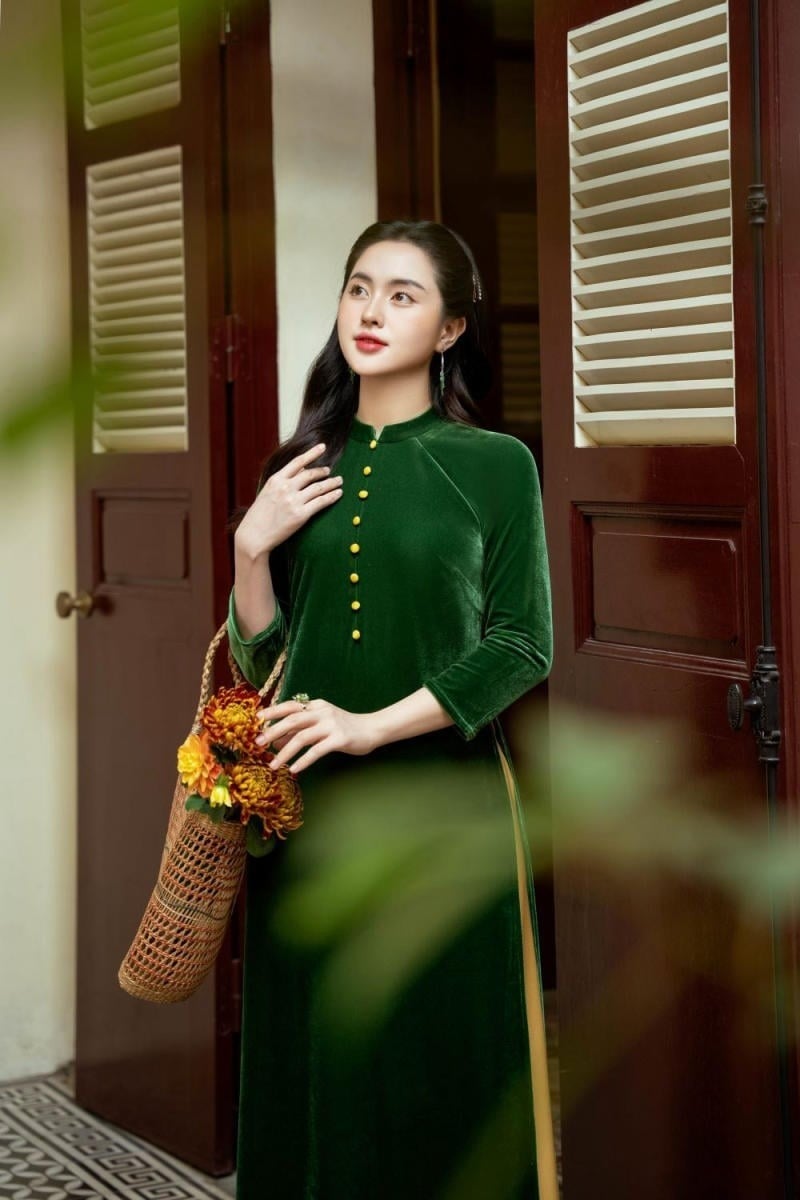 Bí quyết chọn áo dài xanh lá phù hợp với từng tông da
